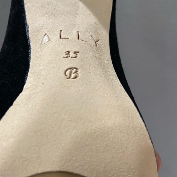 Designer Ally Heels. Made in Shanghai. Size 5 - Picture 2 of 9